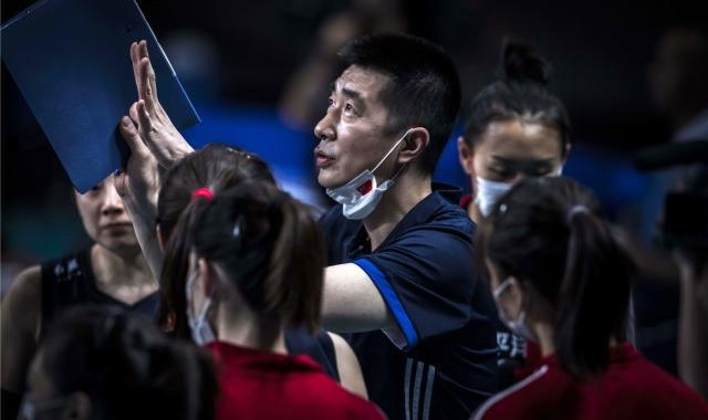 谁将接替郎平执掌中国女排？两人概率高却仍存软肋