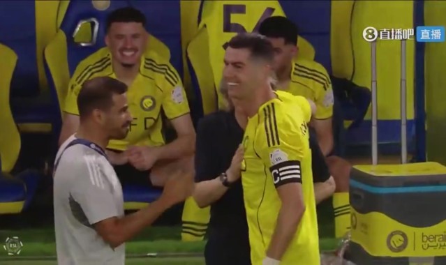 开云kaiyun平台-利雅得胜利主帅询问C罗是否愿意被换下，C罗点头同意