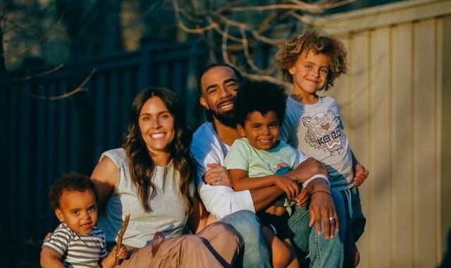 开云kaiyun首页-康利为了事业牺牲家庭，暂别妻子继续追求冠军梦想